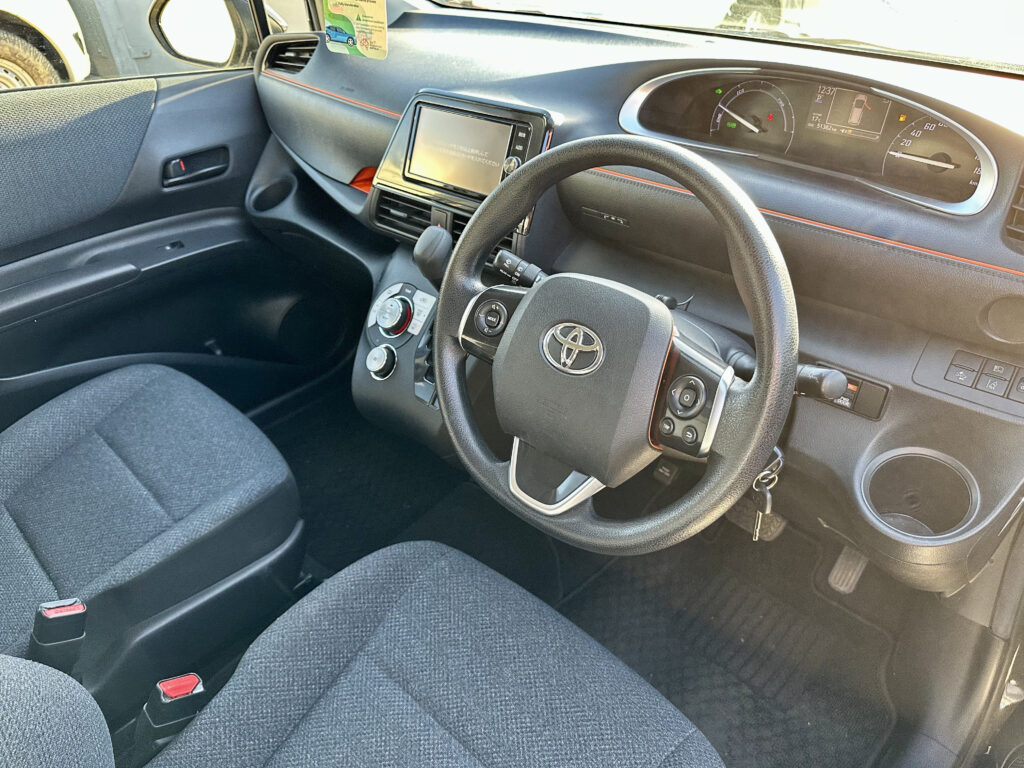 2017 Toyota Sienta 1.5L Hybrid
