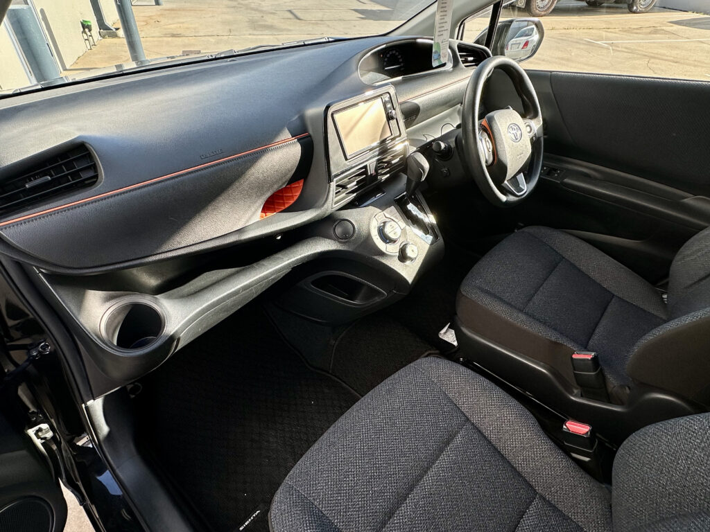 2017 Toyota Sienta 1.5L Hybrid